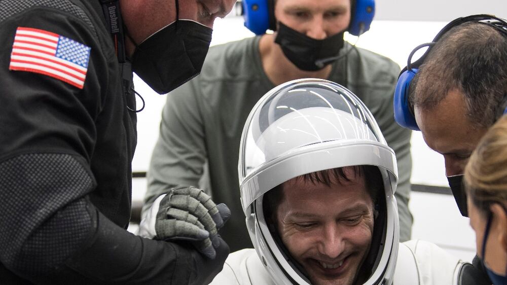 SpaceX capsule returns to Earth with four astronauts