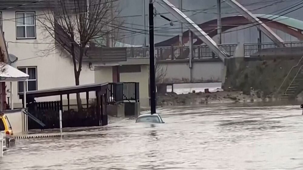 Torrential rain leads to floods in Canada