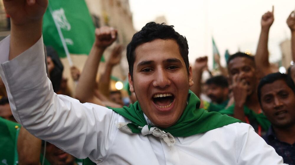 Soccer Football - FIFA World Cup Qatar 2022 - Doha, Qatar - November 22, 2022 Saudi Arabia fans celebrate in Souq Waqif after the match between Saudia Arabia and Argentina REUTERS / Pedro Nunes