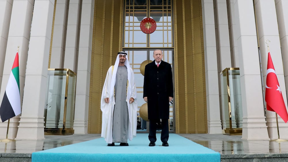 Sheikh Mohamed bin Zayed welcomed to Turkey with guard of honour