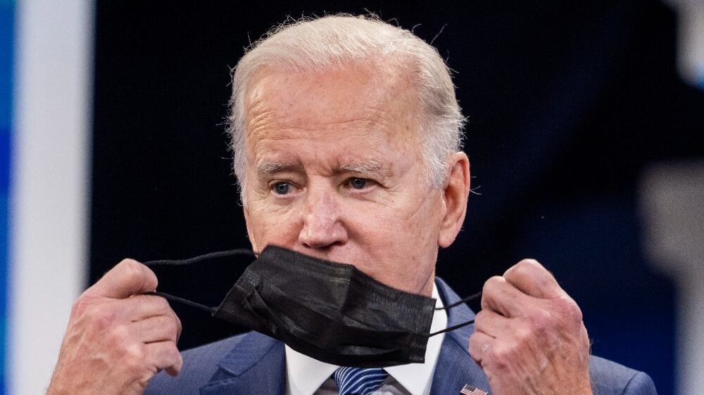 US President Joe Biden prepares to deliver remarks on his administration's attempts to strengthen the nation's supply chains ahead of the holiday season in the Eisenhower Executive Office Building in Washington, DC, USA, 01 December 2021.   EPA / JIM LO SCALZO  /  POOL