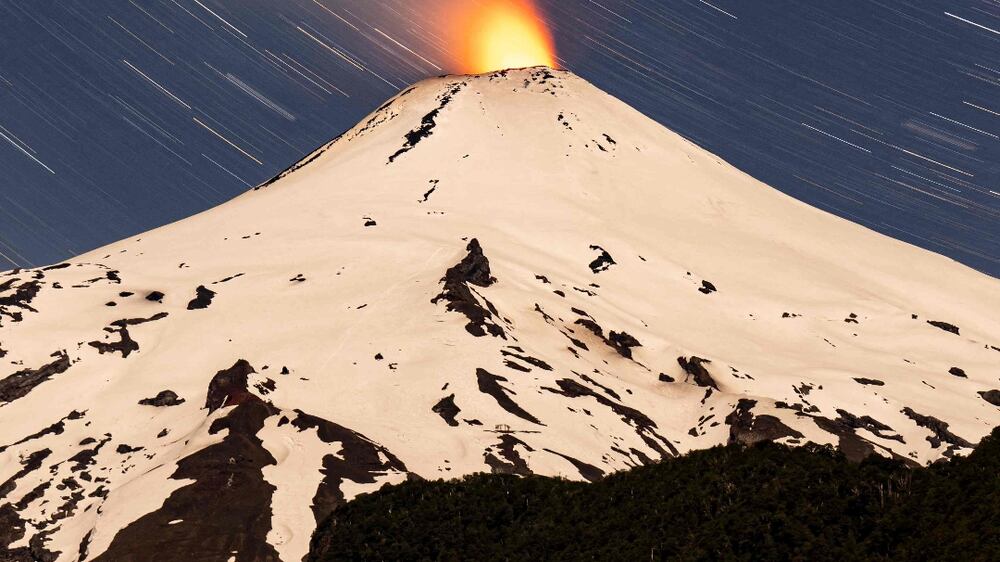 The Villarrica volcano shows signs of activity, as seen from Pucon, some 800 kilometers south of Santiago, on December 1, 2022.  - Villarrica volcano is among the most active in South America.  (Photo by MARTIN BERNETTI  /  AFP)