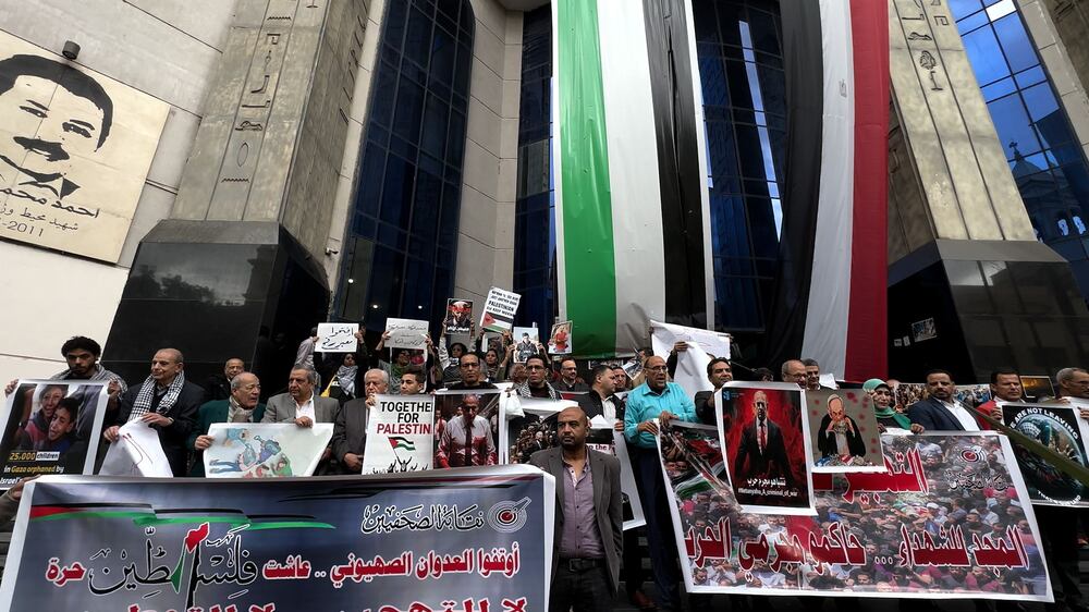 Egyptian journalists protest in solidarity with Palestine