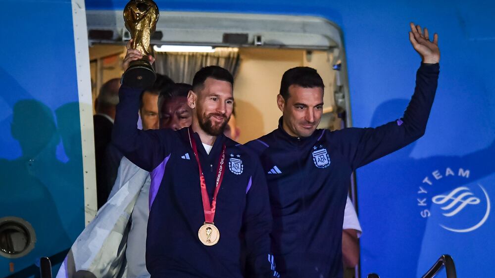 Argentina's World Cup winners land in Buenos Aires