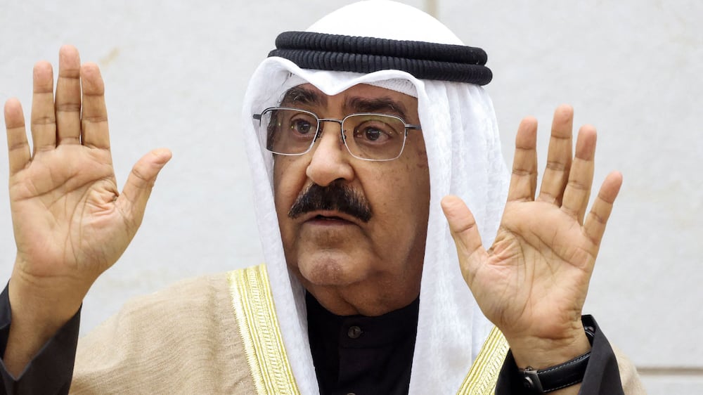 Kuwaiti Emir Sheikh Meshal sworn in