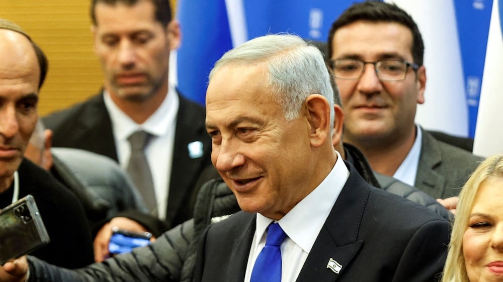 Israeli Prime Minister Benjamin Netanyahu and his wife Sara Netanyahu attend a toast for the new speaker of the knesset Amir Ohana at the Knesset, Israel's parliament in Jerusalem December 29, 2022.  REUTERS / Amir Cohen / Pool