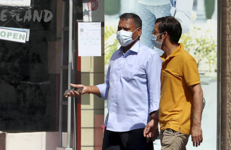 DUBAI, UNITED ARAB EMIRATES , October 9 – 2020 :- People wearing protective face mask as a preventive measure against the spread of coronavirus in Bur Dubai area in Dubai. (Pawan Singh / The National) For News/Stock/Online.