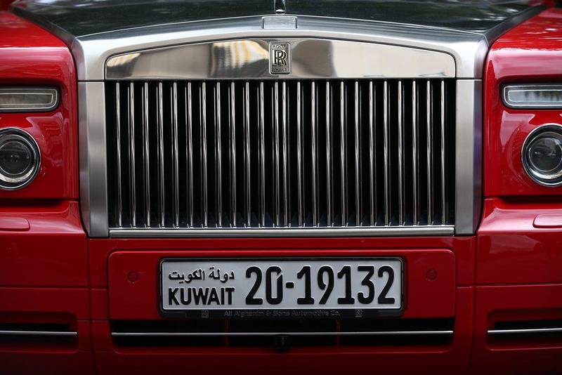 The grille of a Kuwaiti-registered Rolls-Royce. Carl Court / Getty Images