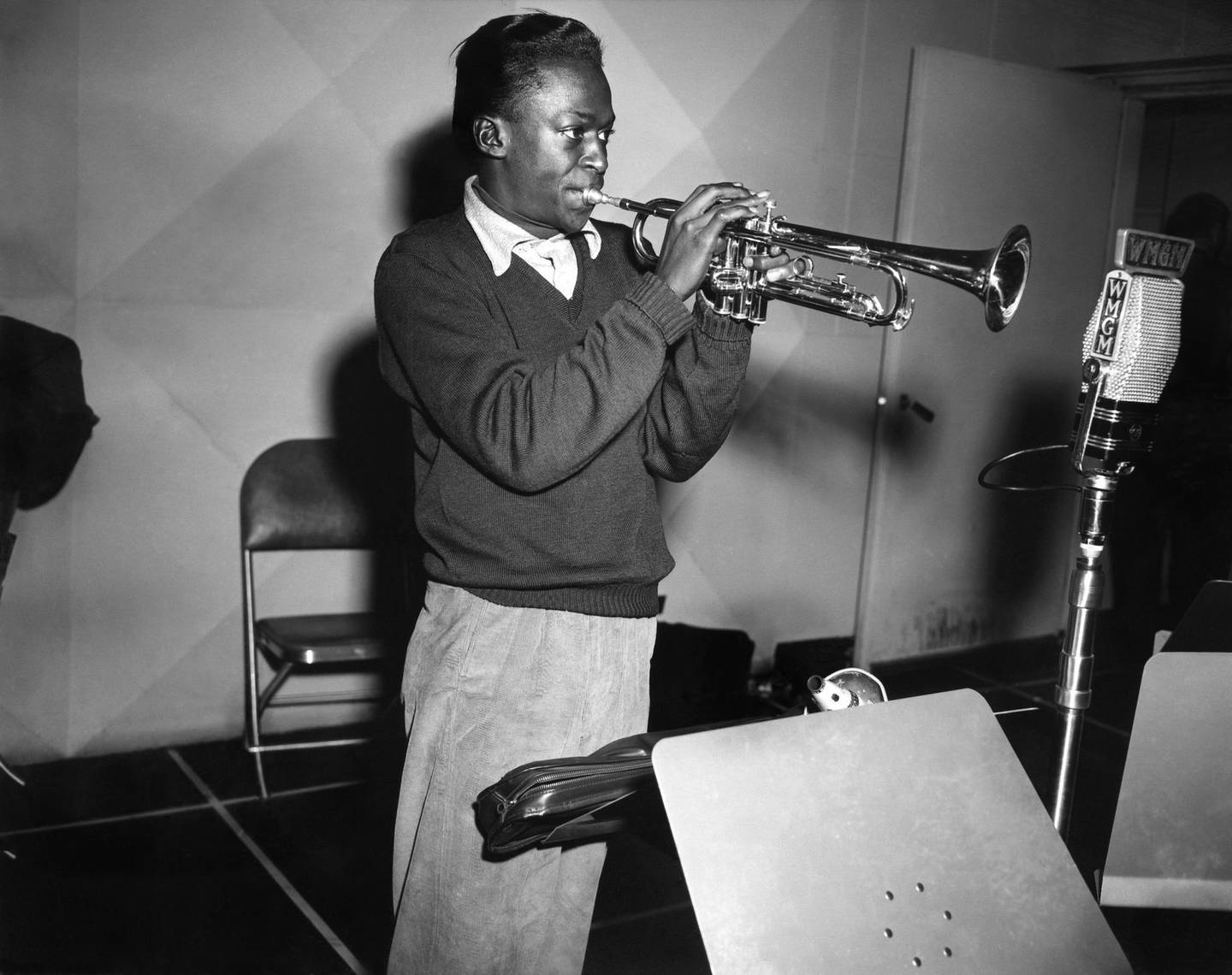 NEW YORK - 1951:  American jazz trumpeter Miles Davis (1926-1991) rehearses in the studios of radio station WMGM for a session with the Metronome Jazz All-Stars in 1951 in New york City, New York.  (Photo by Metronome/Getty Images) 