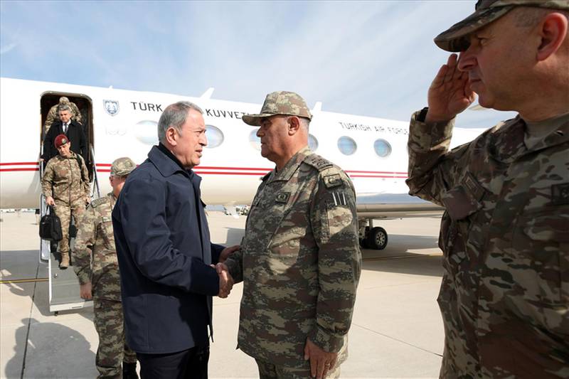 Turkish Defence Minister Hulusi Akar (L) shaking hands with commander Sinan Yayla (C) upon his arrival at Hatay airport. AFP