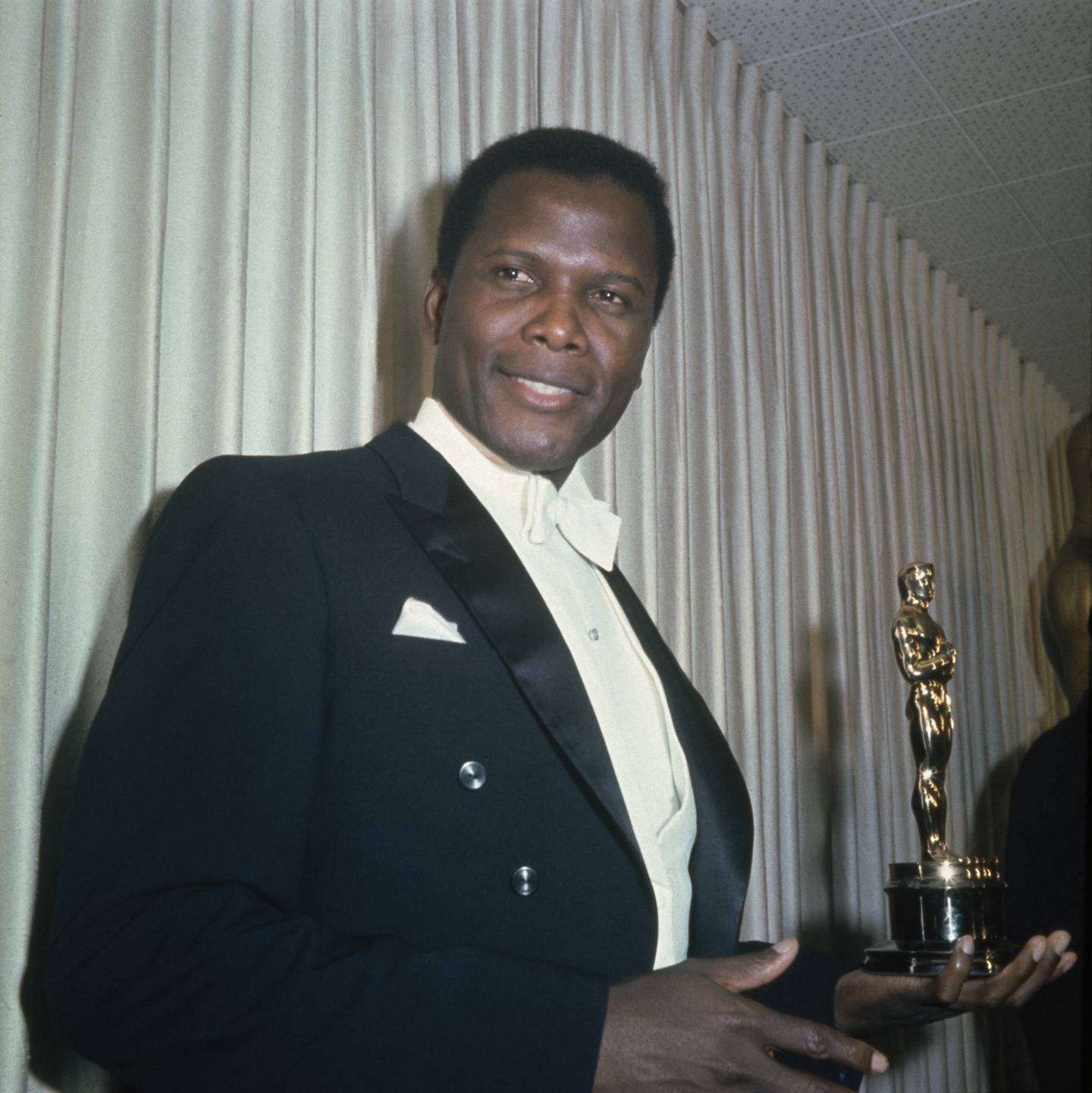 Actor Sidney Poitier holding his Academy Award for Best Actor in a Leading Role for 'Lilies Of The Field', directed by Ralph Nelson, at the 36th Academy Awards ceremony, April 13, 1964. Getty Images