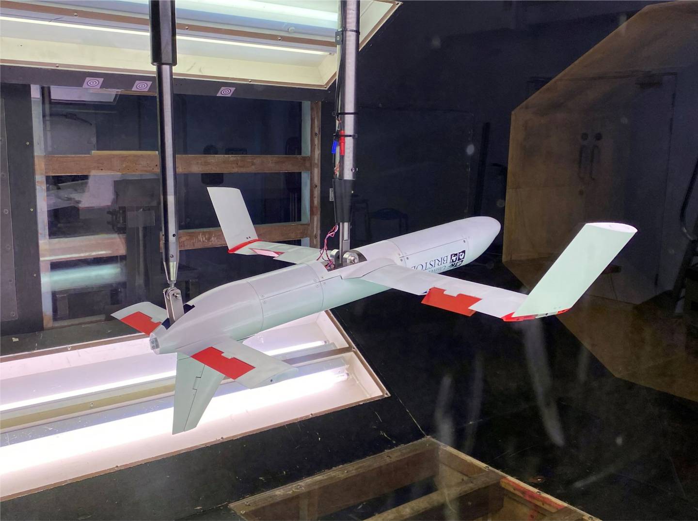 Le modèle d'avion DAWS Flared Folding Wingtip est testé dans la soufflerie de l'Université de Bristol.  Photo : Jonathan Cooper/LinkedIn