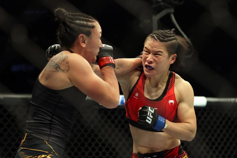 NEW YORK, NEW YORK - NOVEMBER 12: Weili Zhang battles Carla Esparza during their Women Strawweight fight UFC 281 at Madison Square Garden on November 12, 2022 in New York City.    Jamie Squire / Getty Images / AFP