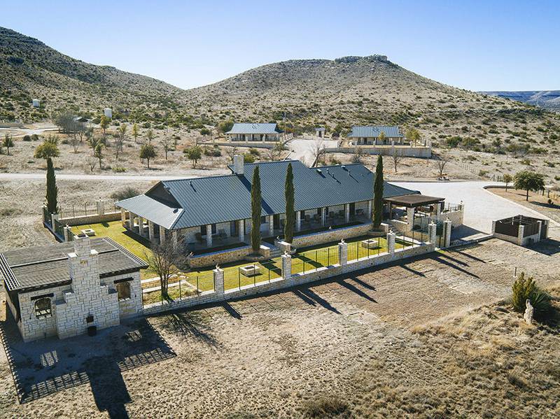 Jeff Bezos bought Longfellow Ranch in 2005, according to NBC News, which is the same time the billionaire bought 66.773 hectares in West Texas. Photo: RanchWork
