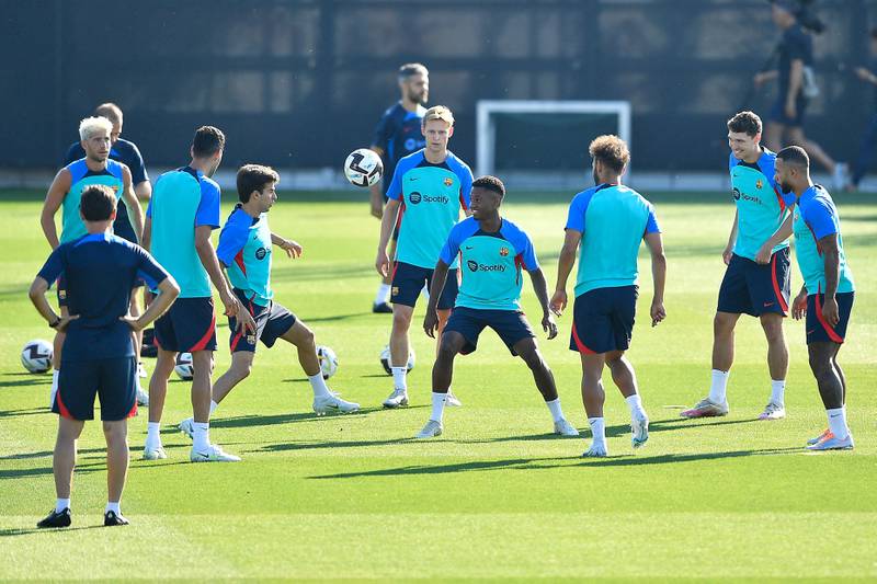 Barcelona's Frenkie de Jong and teammates train. AFP