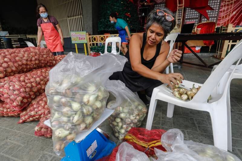 A farmers' welfare advocacy group has started a project to buy onions directly from farmers so consumers can bypass retailers