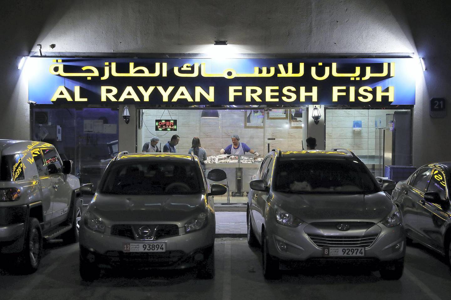 ABU DHABI , UNITED ARAB EMIRATES , JULY 24 – 2018 :- Customers at the Al Rayyan Fresh Fish shop in Mussafah area in Abu Dhabi.  ( Pawan Singh / The National )  For News. Story by John