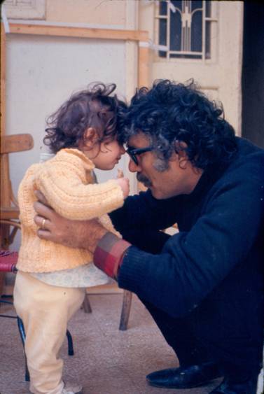 Paul Guiragossian with Manuella, his youngest child, in 1973. Courtesy Paul Guiragossian Foundation