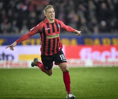 Freiburg's German forward Nils Petersen celebrates scoring the 1-0 during the German first division Bundesliga football match SC Freiburg v Eintracht Frankfurt in Freiburg, western Germany, on November 10, 2019. (Photo by Patrick Seeger / dpa / AFP) / Germany OUT / DFL REGULATIONS PROHIBIT ANY USE OF PHOTOGRAPHS AS IMAGE SEQUENCES AND/OR QUASI-VIDEO