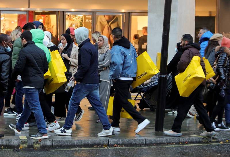 Käufer am Schwarzen Freitag im Einkaufsviertel West End in London.  Reuters