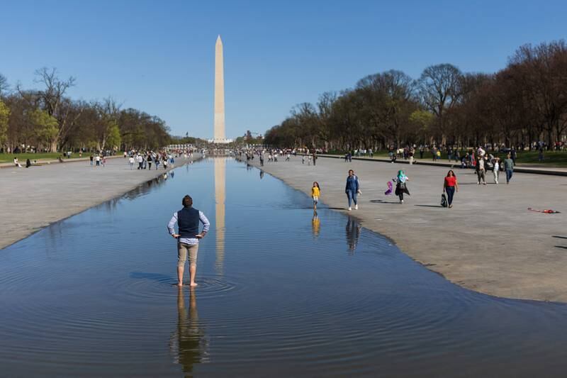 Das Washington Monument am Tag des jährlichen Cherry Blossoms Kite Fest am 26. März. Reuters