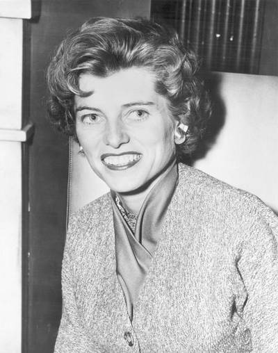 circa 1960:  Headshot of Eunice Shriver, sister of John F Kennedy,  smiling.  (Photo by Hulton Archive/Getty Images)