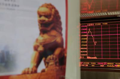 A board shows information of Shanghai Composite Index at a brokerage office in Beijing, China July 6, 2018. REUTERS/Jason Lee