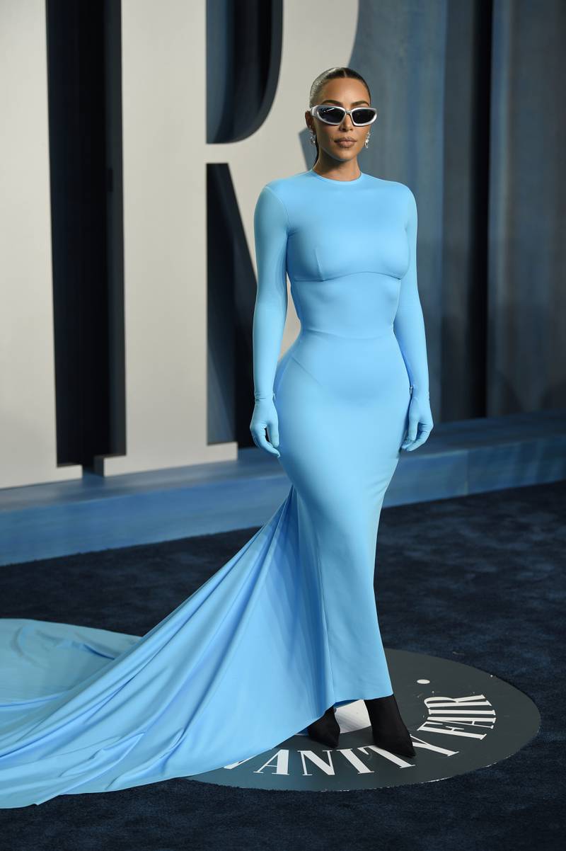 Kim Kardashian arrives at the Vanity Fair Oscar Party on Sunday, March 27, 2022 in a neon blue Balenciaga gown. Photo: Doug Peters