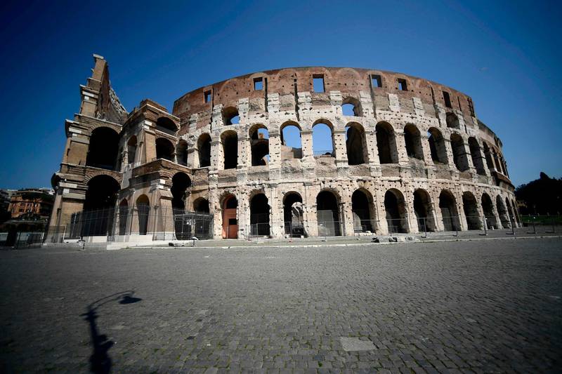 A general view shows a deserted area by the Coliseum monument in Rome on April 10, 2020 during the country's lockdown aimed at curbing the spread of the COVID-19 infection, caused by the novel coronavirus.  / AFP / Filippo MONTEFORTE
