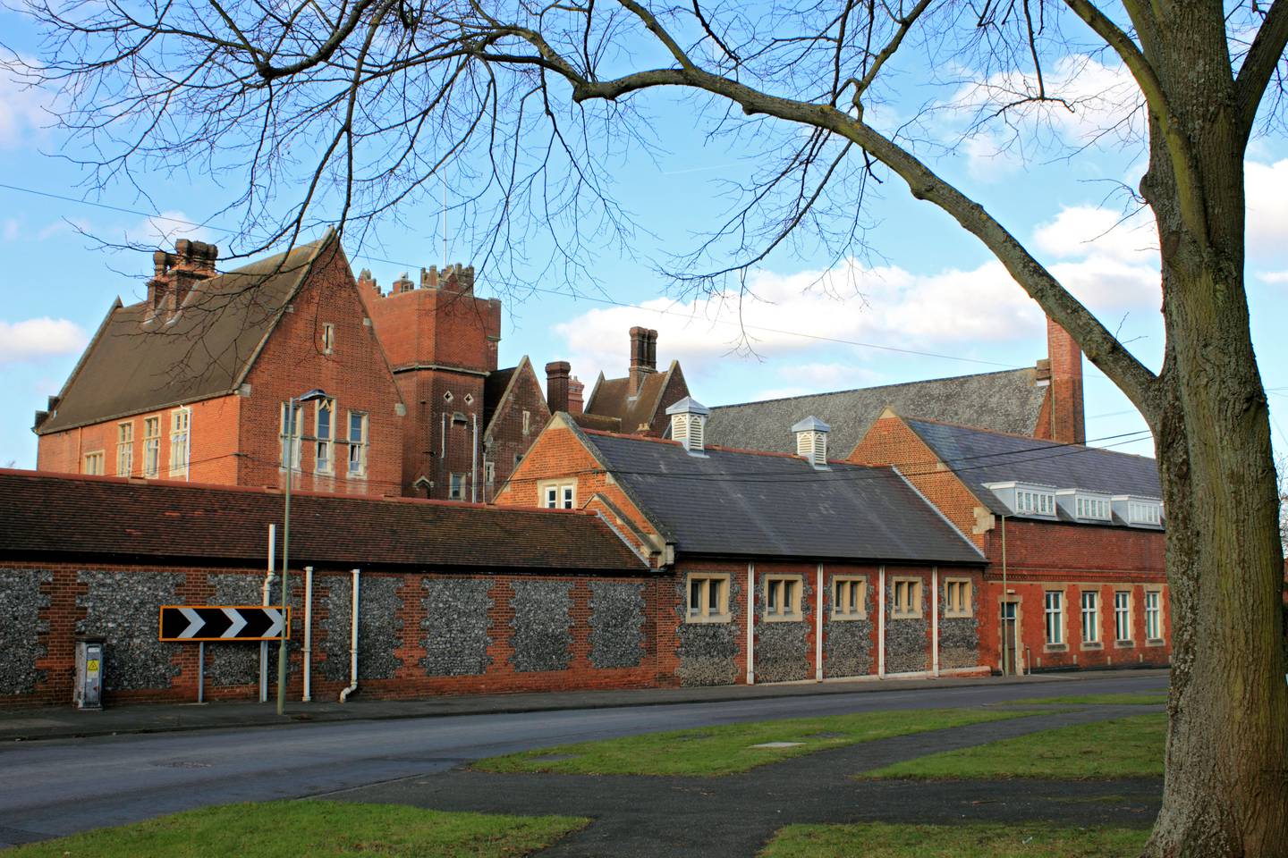 Epsom College, une école publique mixte du Surrey où les corps ont été retrouvés.  Alamy