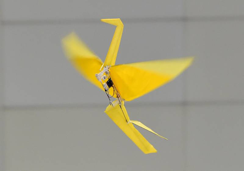 Japan's electronics parts maker Rohm demonstrates a remote controlled flying paper crane "Origami", weighing only 31g, at the annual International Robot Exhibition in Tokyo on December 3, 2015. Some 450 companies and organisations are displaying their latest robots with 5,000 people expected to visit during the four-day event. (Photo by YOSHIKAZU TSUNO / AFP)