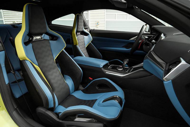 Sturdy, sporty seating in the M4.
