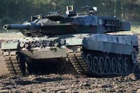What are the Leopard and Abrams tanks being sent to Ukraine?