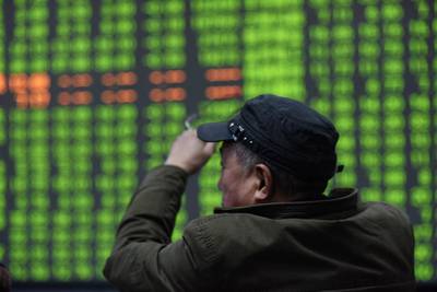 epa08189745 A stock investor sits in front of a display screen at a brokerage house in Hangzhou, Zhejiany province, China, 03 February 2020.  China's stock market plunged by 7.72 percent on 03 February after a ten-day break, for Chinese New Year, when the novel coronavirus outbreak occurred.  EPA/LONG WEI CHINA OUT