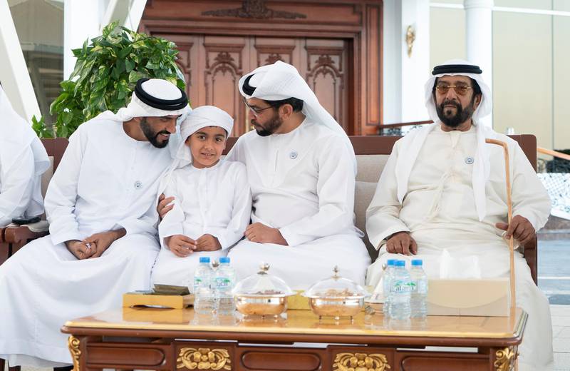 ABU DHABI, UNITED ARAB EMIRATES - November 19, 2018: (R-L) HH Sheikh Tahnoon bin Mohamed Al Nahyan, Ruler's Representative in Al Ain Region, HH Sheikh Hamdan bin Zayed Al Nahyan, Ruler’s Representative in Al Dhafra Region , HH Sheikh Tahnoon bin Mohamed bin Tahnoon Al Nahyan and HH Sheikh Nahyan Bin Zayed Al Nahyan, Chairman of the Board of Trustees of Zayed bin Sultan Al Nahyan Charitable and Humanitarian Foundation, attend a Sea Palace barza. 


( Rashed Al Mansoori / Ministry of Presidential Affairs )
---
