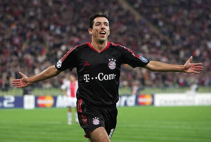MUNICH, GERMANY - SEPTEMBER 28:  Roy Makaay of Munich celebrates scoring his first goal during The UEFA Champions League match between Bayern Munich and AFC Ajax  at The Olympic Stadium on September 28, 2004 in Munich, Germany.  (Photo by Stuart Franklin/Getty Images)