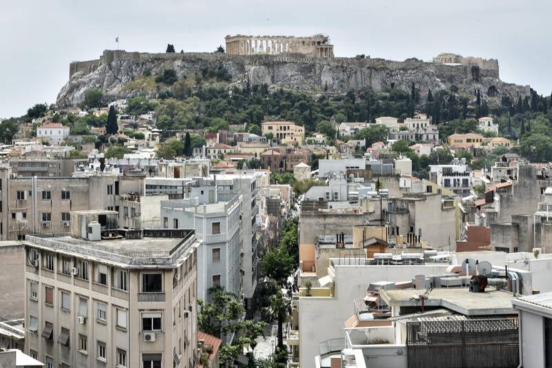 A picture taken on May 19, 2019 shows a view of the historic Athens center, taken from a brand-new boutique hotel. - Battered by the crisis that ravaged the rest of the country, Athens will have a new mayor on June 2, 2019 and a challenge to push back the results of a long recession. According to outgoing deputy Athens mayor Lefteris Papagiannakis, the number of visitors more than doubled in recent years owing to a certain "notoriety" attached to the city's image. There has also been an expansion of street art and a proliferation of socio-cultural centers -- meeting points for artists, professionals and refugees -- that arose in response to the collapse of state-funded welfare. (Photo by LOUISA GOULIAMAKI / AFP)
