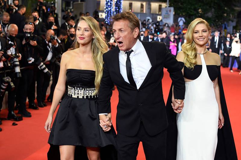 Actor and director Sean Penn, seen here with his daughter, Dylan Penn, and Canadian actress Katheryn Winnick, made a racist comment at the 2015 Oscars. AFP