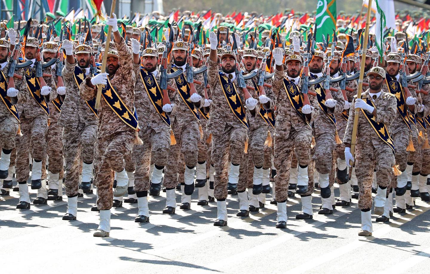 Des soldats iraniens lors du défilé militaire annuel marquant l'anniversaire du déclenchement de la guerre de 1980-1988 avec l'Irak de Saddam Hussein, dans la capitale Téhéran, le 22 septembre 2022. AFP