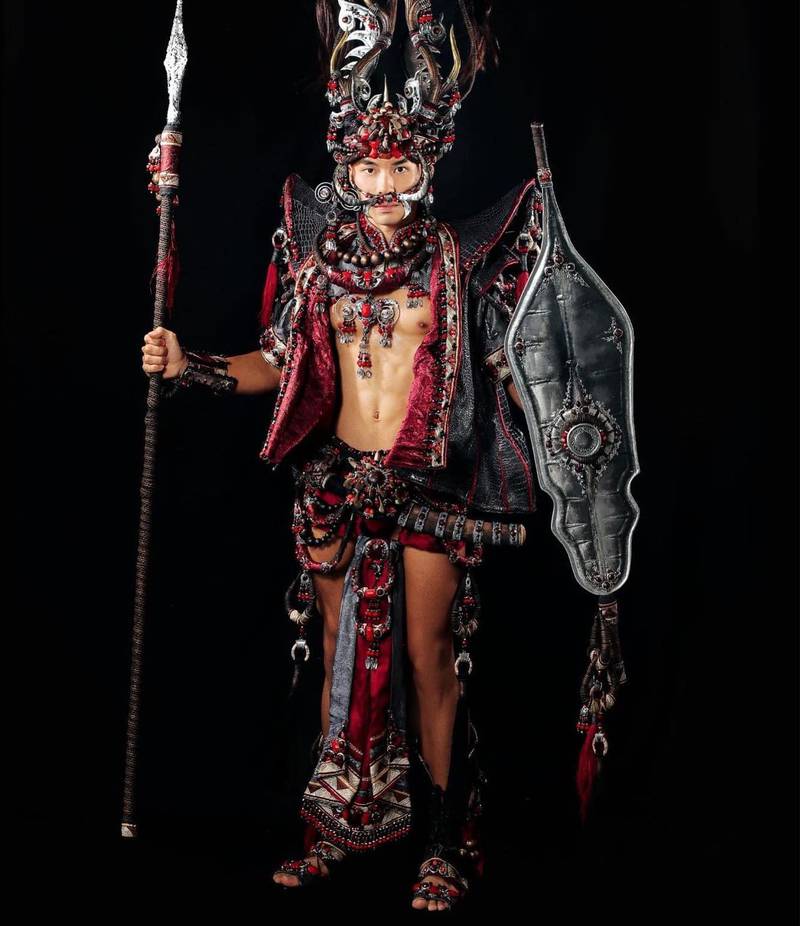 Mister International Indonesia Jason Julius won the Best Costume with this look. 