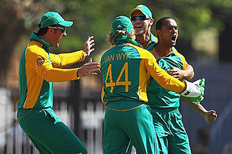 Robin Peterson, right, celebrates taking the wicket of Kevin Pietersen as South Africa reduce England to 171 all-out.