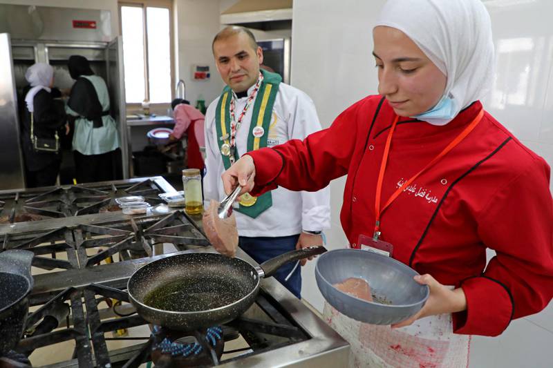 A Palestinian chef takes part in a cooking competition at the Aida refugee camp in Bethlehem in the occupied West Bank on June 27, 2022.  (Photo by MOSAB SHAWER  /  AFP)