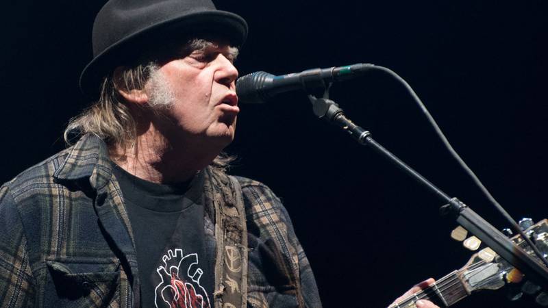 An image that illustrates this article Spotify begins removing Neil Young's music in protest over Joe Rogan 'disinformation'