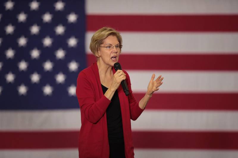 DUBUQUE, IOWA - NOVEMBER 02: Democratic presidential candidate Sen. Elizabeth Warren (D-MA) speaks to guests during a campaign stop at Hempstead High School on November 02, 2019 in Dubuque, Iowa. The 2020 Iowa Democratic caucuses will take place on February 3, 2020, making it the first nominating contest for the Democratic Party in choosing their presidential candidate.   Scott Olson/Getty Images/AFP
== FOR NEWSPAPERS, INTERNET, TELCOS & TELEVISION USE ONLY ==

