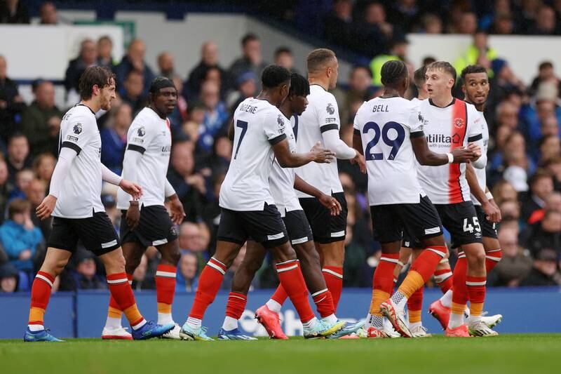 Everton win 2-0 at Burnley to continue climb up the standings