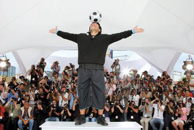 (FILES) In this file picture taken on May 20, 2008 former Argentinian football player Diego Maradona controls the ball as he poses during a photocall for Serbian director Emir Kusturica's film 'Maradona by Kusturica' at the 61st Cannes International Film Festival in Cannes, southern France. Argentine football legend Diego Maradona turns 60 on October 30, 2020.   / AFP / Valery HACHE
