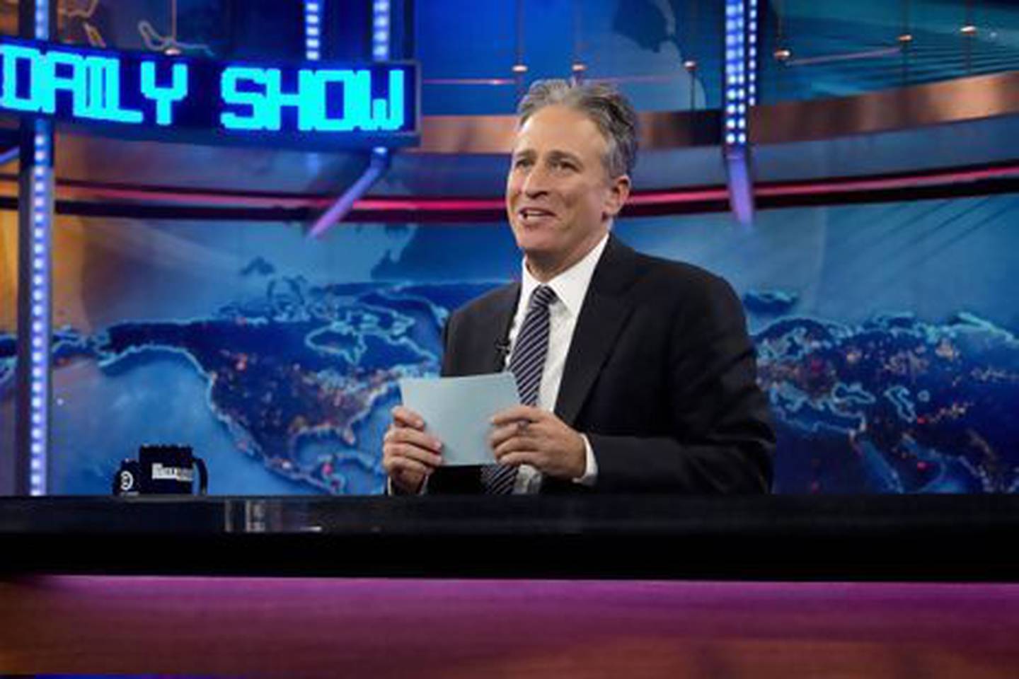 Jon Stewart, ehemaliger Moderator von The Daily Show für mehr als 16 Jahre, war eine Institution für sich.  AP-Foto