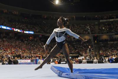 Simone Biles competes in the floor exercise at NOW Arena in Chicago. USA TODAY Sports