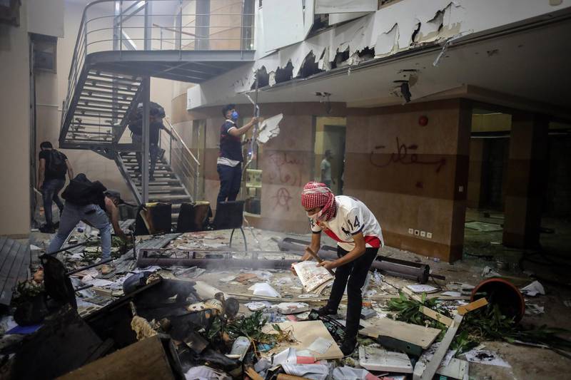 Protesters break into the Lebanese Banks Association (ABL) headquarters during a demonstration. Bloomberg