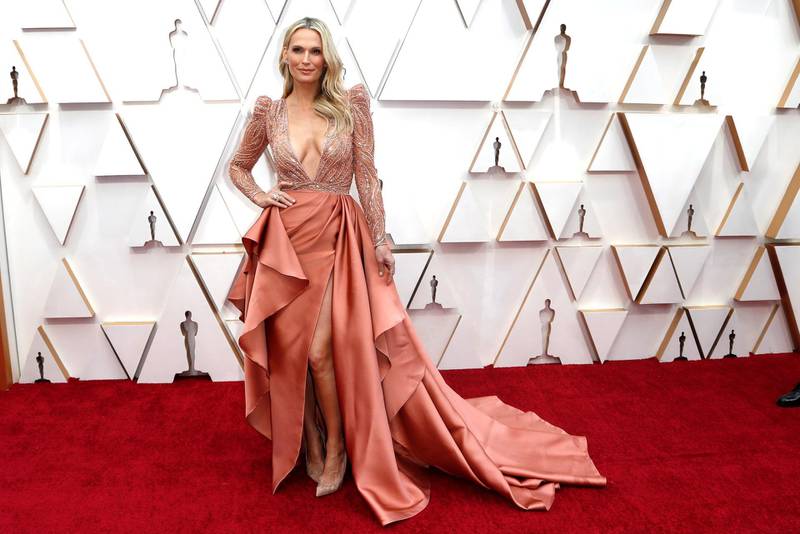 Molly Sims, in Zuhair Murad, poses on the red carpet during the 92nd Academy Awards in Hollywood on February 9, 2020. Reuters